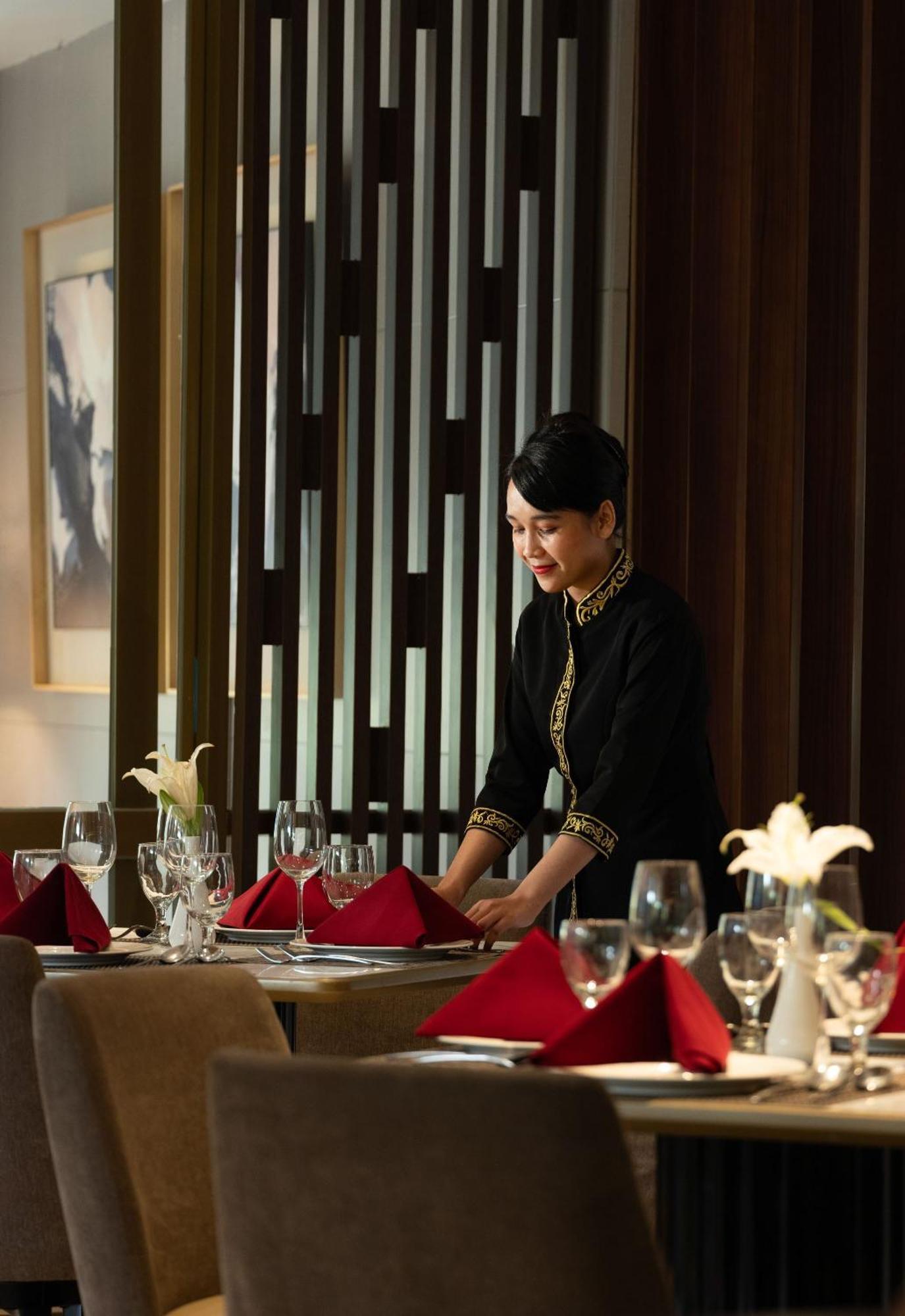 Hotel Santika Premiere Gubeng Сурабая Екстериор снимка