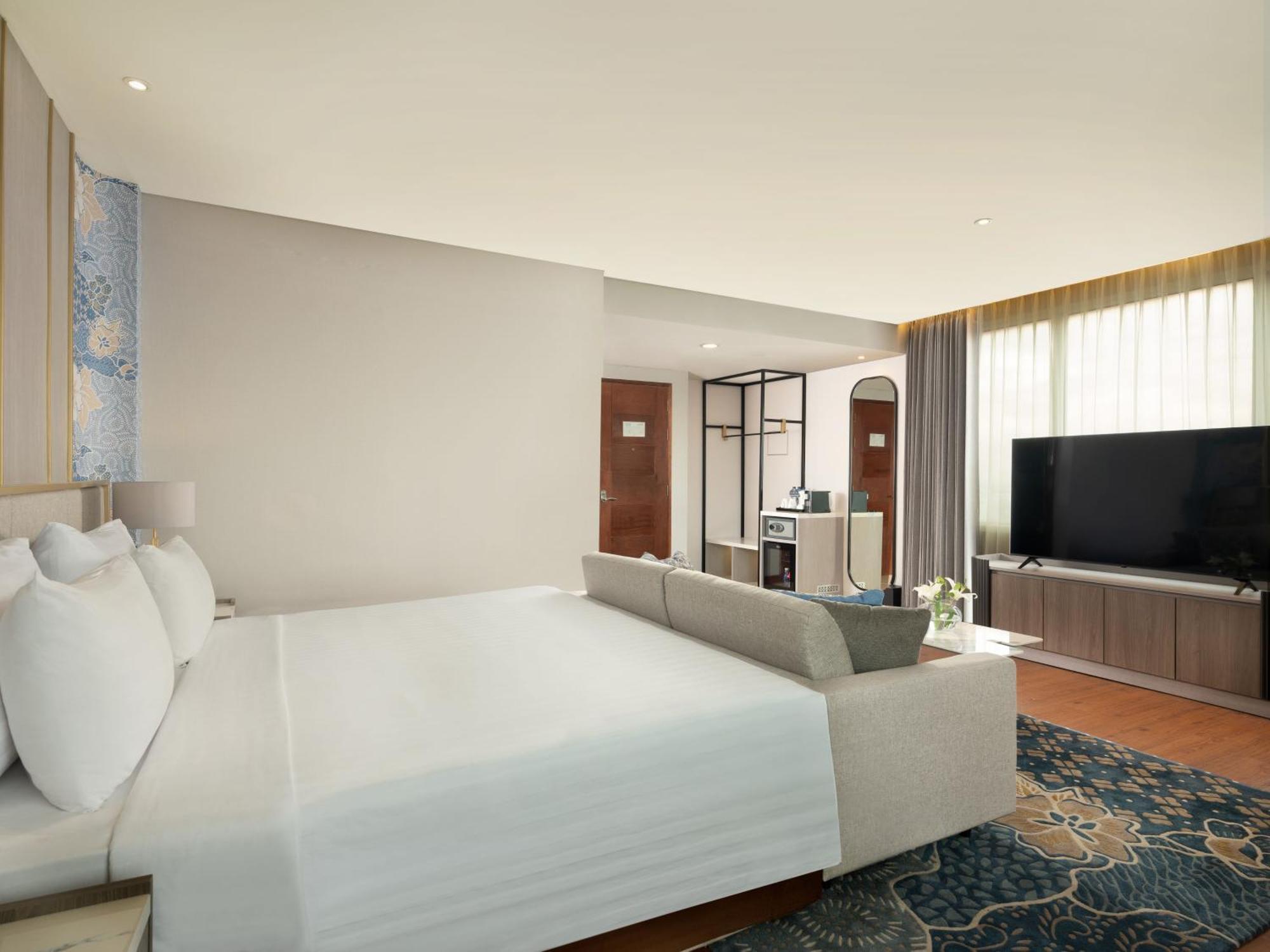 Hotel Santika Premiere Gubeng Сурабая Екстериор снимка