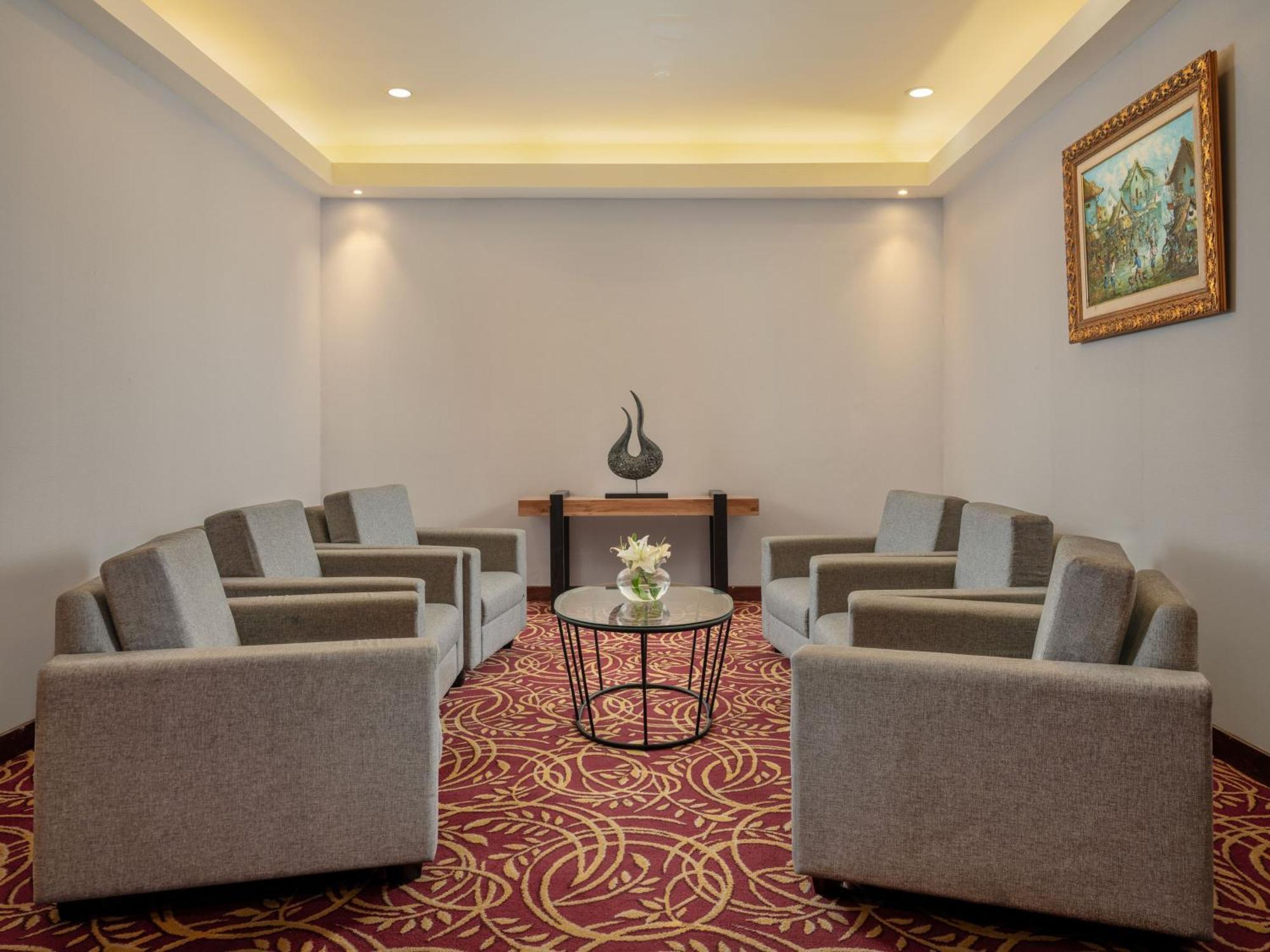 Hotel Santika Premiere Gubeng Сурабая Екстериор снимка