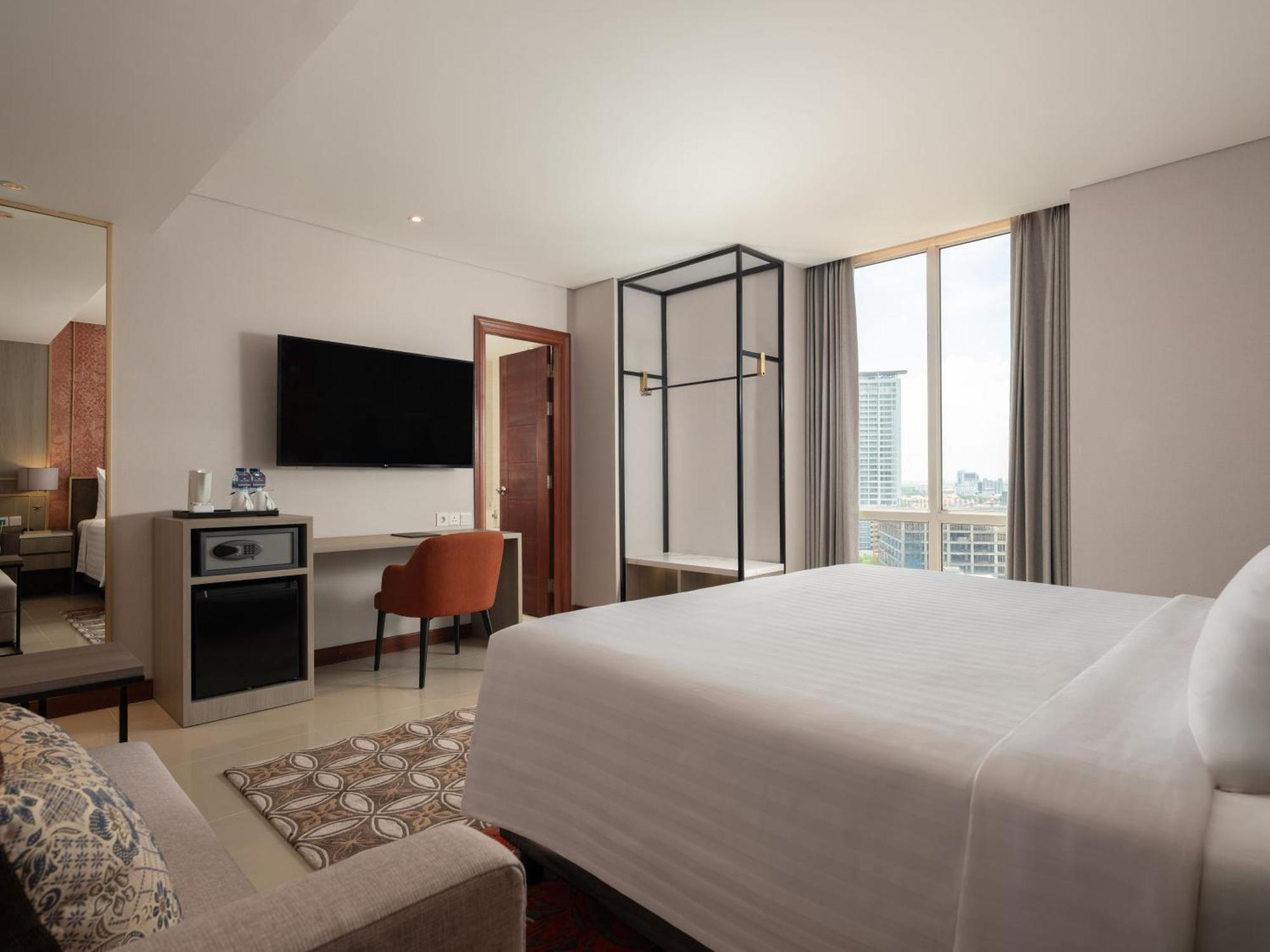 Hotel Santika Premiere Gubeng Сурабая Екстериор снимка