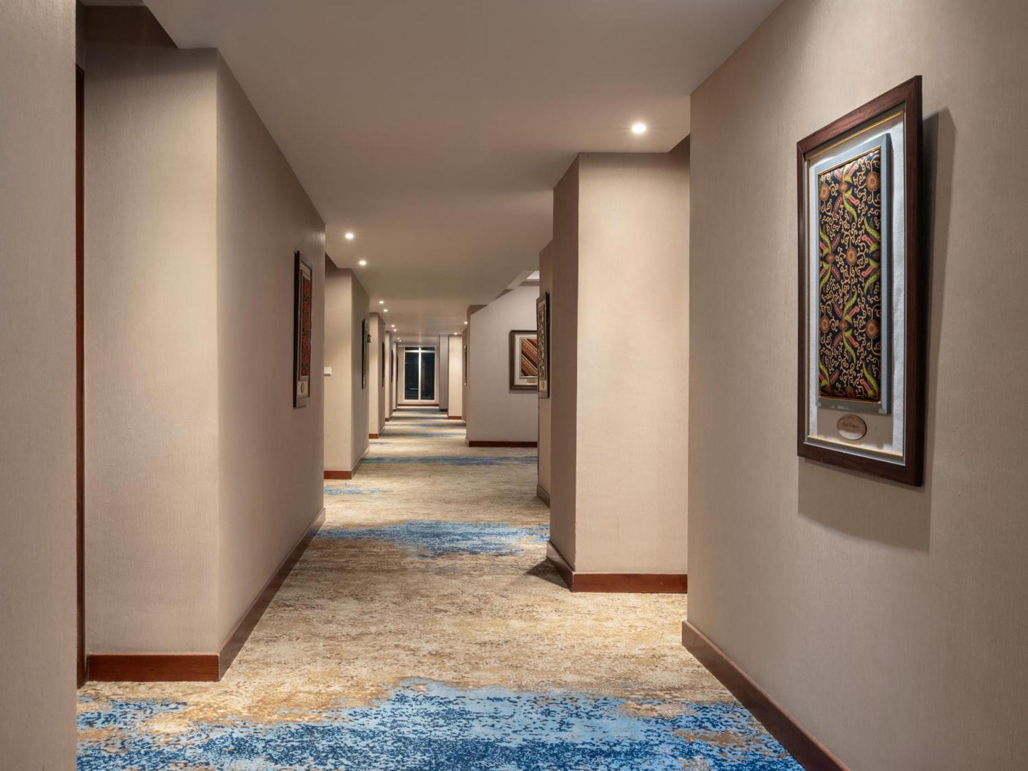 Hotel Santika Premiere Gubeng Сурабая Екстериор снимка