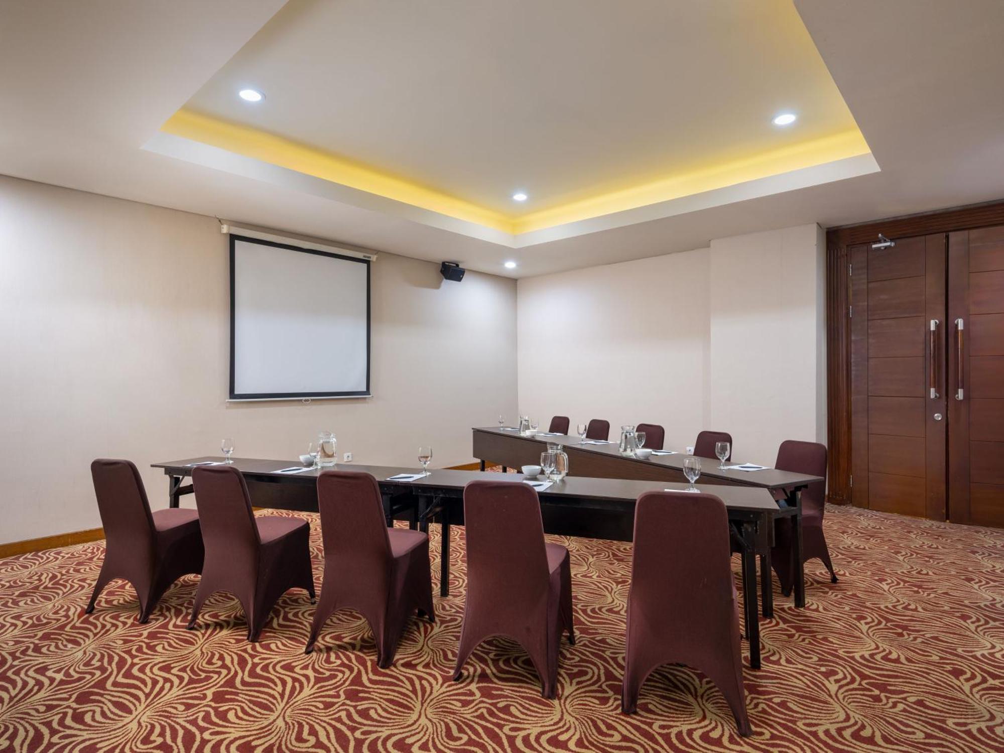 Hotel Santika Premiere Gubeng Сурабая Екстериор снимка
