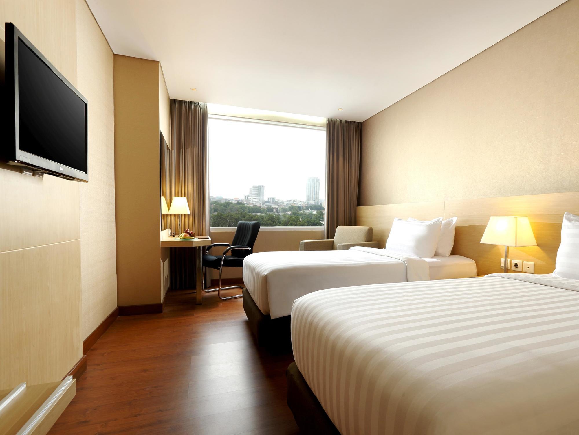 Hotel Santika Premiere Gubeng Сурабая Екстериор снимка